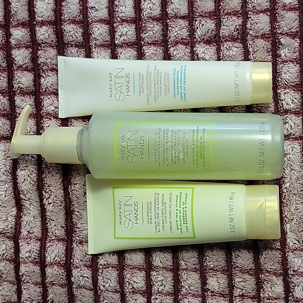 MARY KAY SATIN HANDS KIT